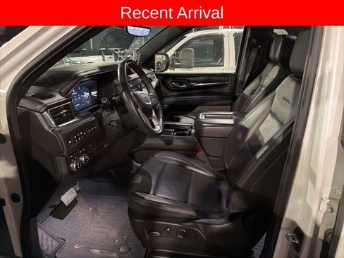 Used 2024 GMC Yukon XL Denali w/ Advanced Technology Package image 5