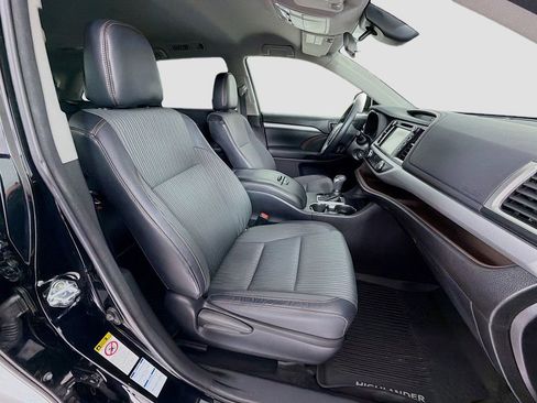 Used 2018 Toyota Highlander Plus AWD/4WD image 27