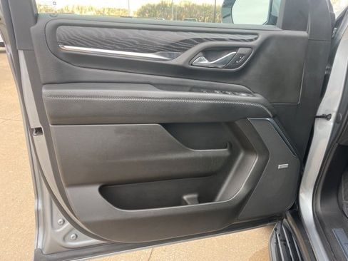 Used 2023 GMC Yukon XL Denali image 11