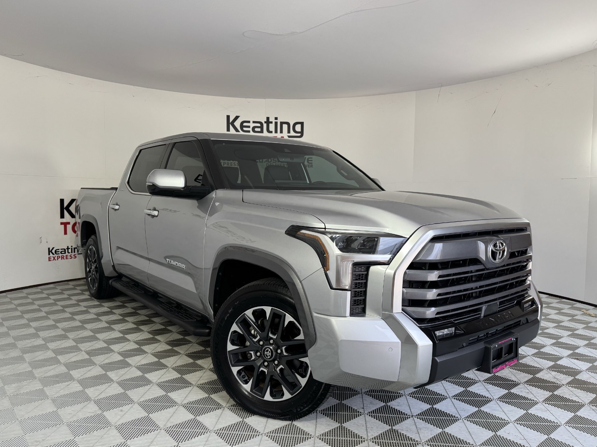 Used 2025 Toyota Tundra Limited w/ Power Package RWD image 3