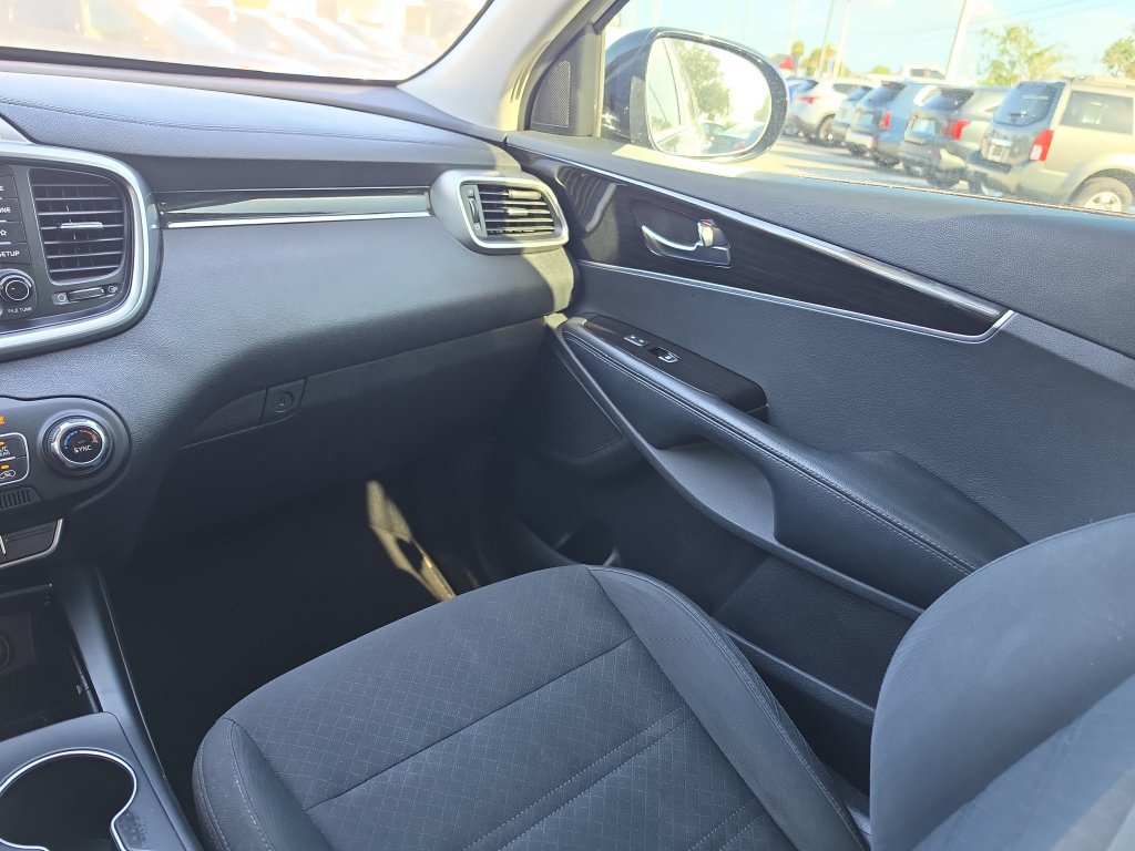 Used 2019 Kia Sorento S FWD image 9
