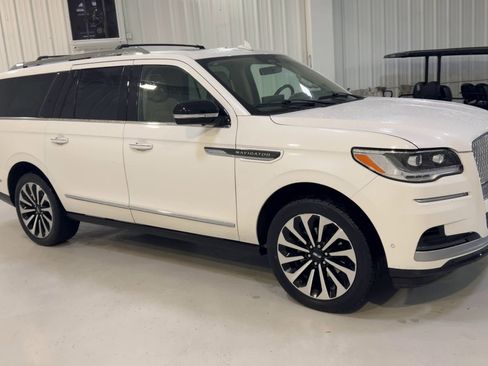 Used 2023 Lincoln Navigator L Reserve AWD/4WD image 3
