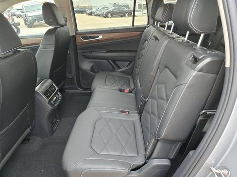 New 2026 Volkswagen Atlas SE FWD image 17