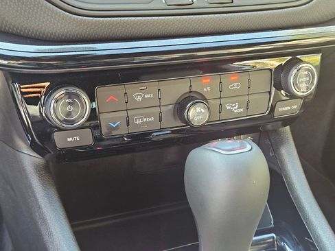 New 2026 Jeep Compass Latitude image 22