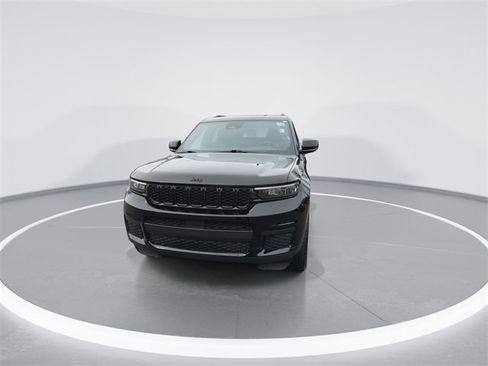 Used 2024 Jeep Grand Cherokee L Laredo image 3