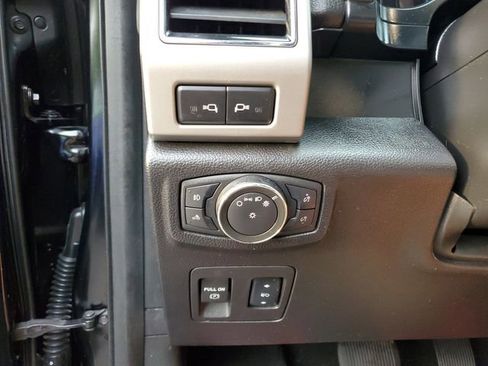 Used 2018 Ford F150 Lariat w/ Equipment Group 502A Luxury AWD/4WD image 30