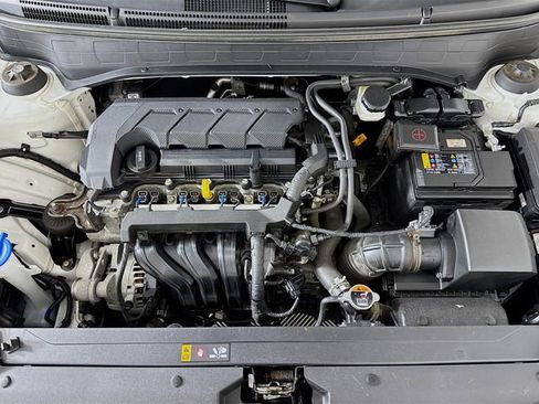 Used 2022 Hyundai Venue Limited image 31