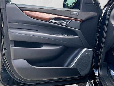 Used 2020 Cadillac Escalade ESV Luxury RWD image 18