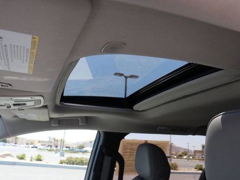 Used 2025 Toyota Sienna XLE FWD image 29