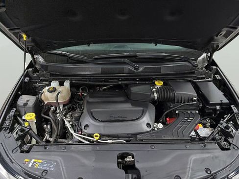 Used 2023 Chrysler Pacifica Touring-L FWD image 28