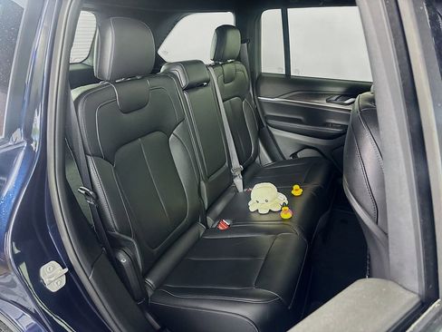 Used 2024 Jeep Grand Cherokee Limited AWD/4WD image 27