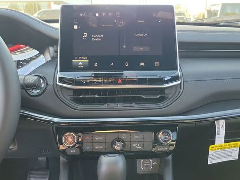 New 2026 Jeep Compass Latitude image 24