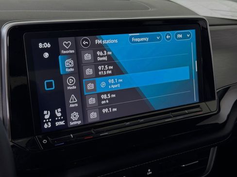 Used 2024 Volkswagen Atlas Cross Sport SE image 16