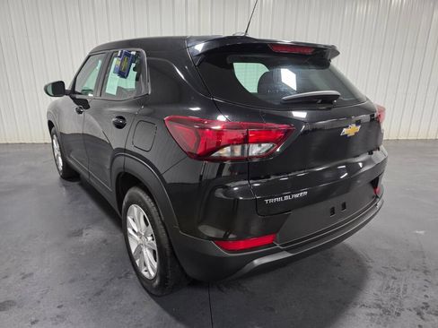 Used 2021 Chevrolet TrailBlazer LS FWD image 3