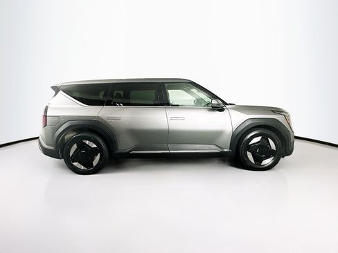 Used 2024 Kia EV9 Light RWD image 10
