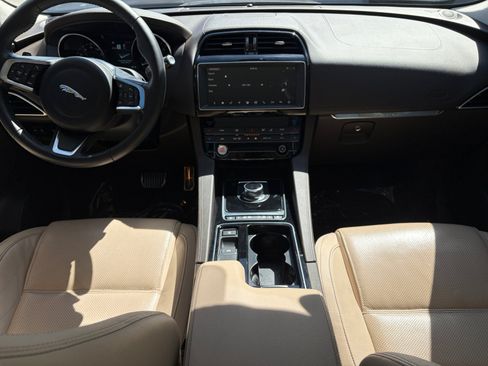 Used 2019 Jaguar F-PACE Prestige AWD/4WD image 17
