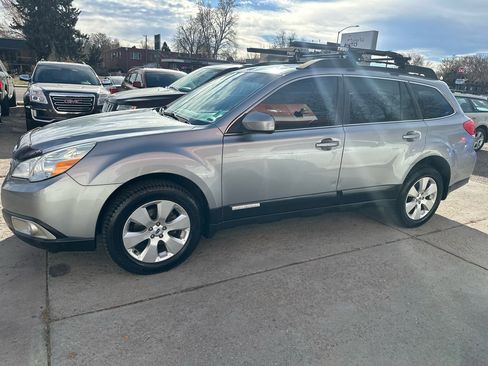 Used 2011 Subaru Outback 2.5i Limited w/ PWR Moonroof Pkg image 8