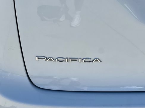 Used 2023 Chrysler Pacifica Limited FWD image 38