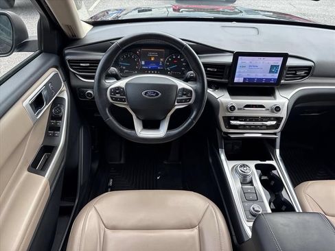 Used 2021 Ford Explorer XLT w/ Equipment Group 202A AWD/4WD image 14