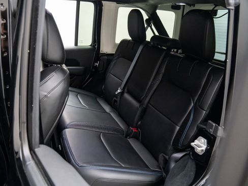 Used 2024 Jeep Wrangler High Altitude image 15