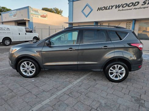 Used 2018 Ford Escape SE FWD image 11