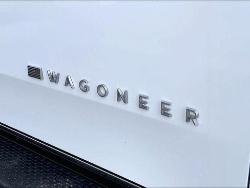 Used 2024 Jeep Wagoneer L Series II w/ Flexible Seating Group AWD/4WD image 30