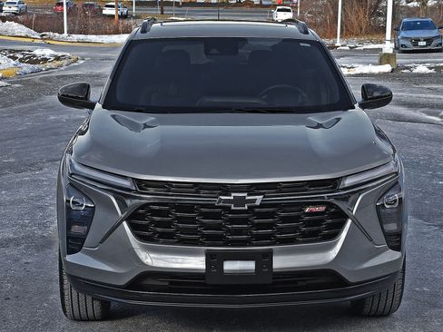 Used 2025 Chevrolet Trax RS w/ Sunroof Package image 5