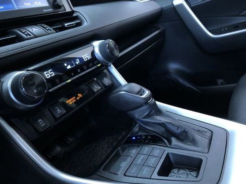 Used 2021 Toyota RAV4 XLE Premium AWD/4WD image 30