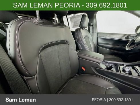 New 2026 Jeep Grand Cherokee Altitude image 27