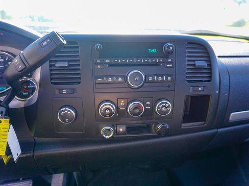 Used 2011 GMC Sierra 1500 SLE w/ SLE Preferred Package AWD/4WD image 11