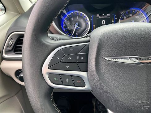 Used 2023 Chrysler Voyager LX image 22