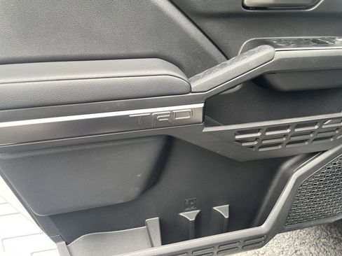 Used 2025 Toyota Tacoma TRD Sport image 18