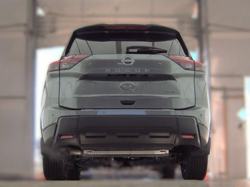Certified 2025 Nissan Rogue SV image 5