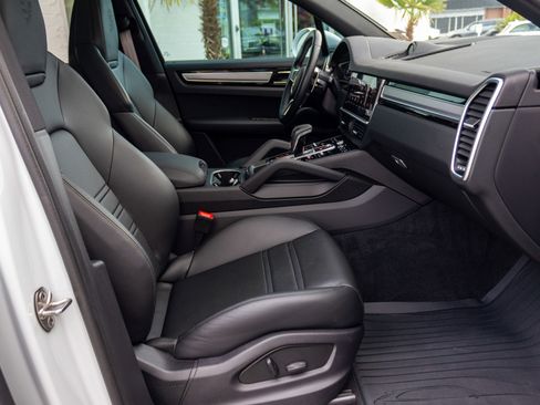 Used 2022 Porsche Cayenne S Platinum image 27