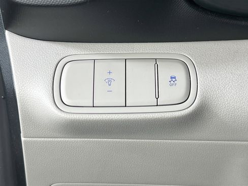 Used 2023 Hyundai Venue SEL image 10