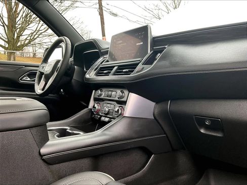 Used 2024 GMC Yukon SLT w/ SLT Premium Package image 14