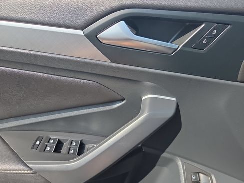 Certified 2022 Volkswagen Jetta SE FWD image 17