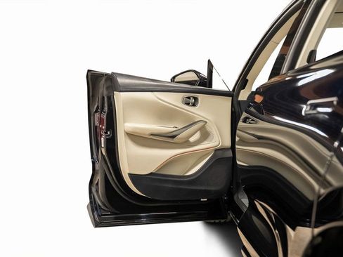 Used 2021 Aston Martin DBX image 45