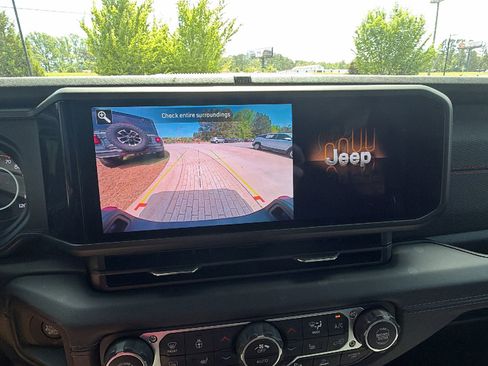 Used 2025 Jeep Gladiator Rubicon w/ Safety Group image 33