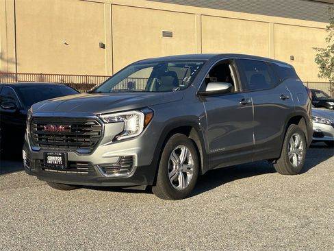 Used 2024 GMC Terrain SLE image 2