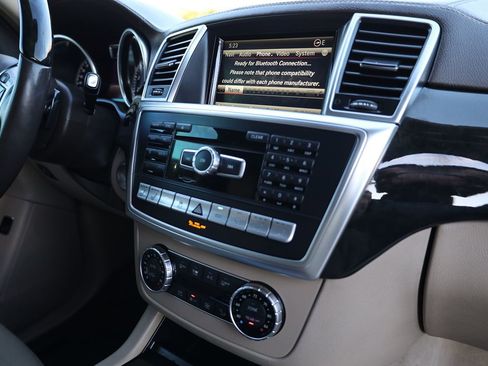 Used 2015 Mercedes-Benz GL 450 4MATIC w/ Driver Assistance Package image 23