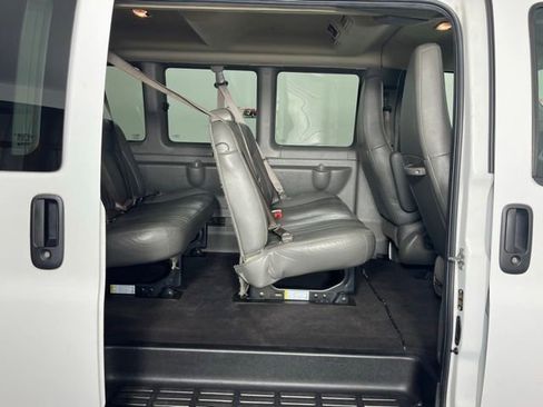 Used 2022 Chevrolet Express 3500 LS RWD image 22