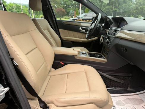 Used 2010 Mercedes-Benz E 350 4MATIC Sedan image 23