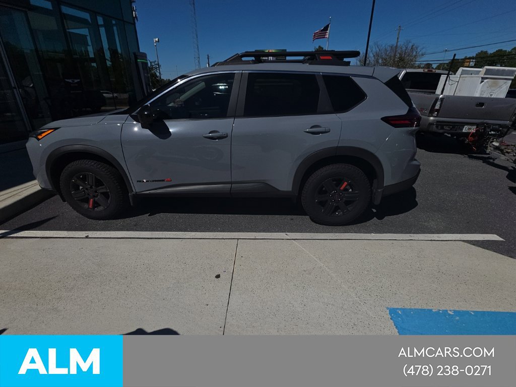 Used 2026 Nissan Rogue SV AWD/4WD image 3
