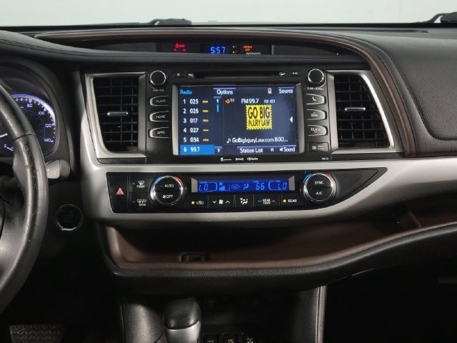 Used 2017 Toyota Highlander XLE AWD/4WD image 27