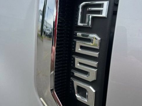Used 2019 Ford F250 Lariat w/ Lariat Value Package AWD/4WD image 6