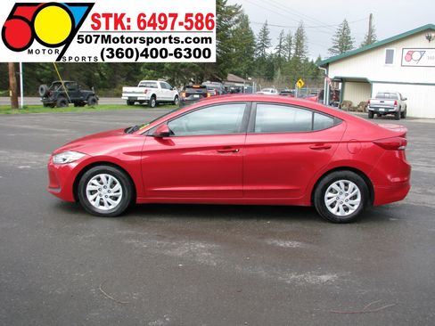 Used 2017 Hyundai Elantra SE image 2