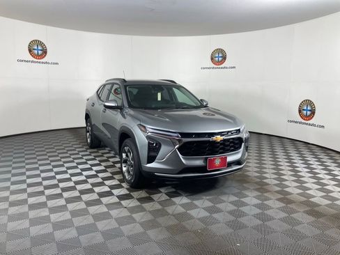 Used 2025 Chevrolet Trax LT w/ Driver Confidence Package image 19