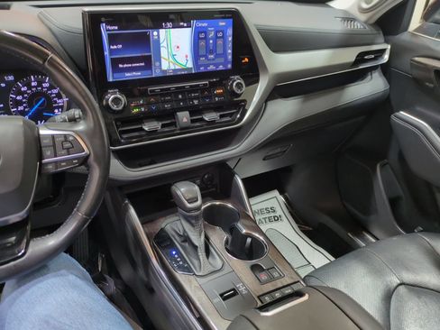 Used 2021 Toyota Highlander Platinum AWD/4WD image 29