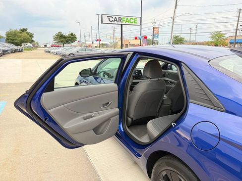 Used 2021 Hyundai Elantra SEL FWD image 17